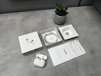 Apple AirPods 3 s bezdrátově dobíjejícím pouzdrem