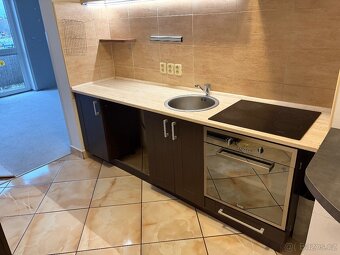 Kuchyň se spotřebiči