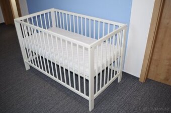 Zachovalá dětská postýlka IKEA Gulliver s matrací