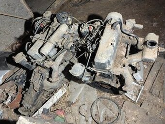 Díly mercedes 123 D piano - v suché stodole