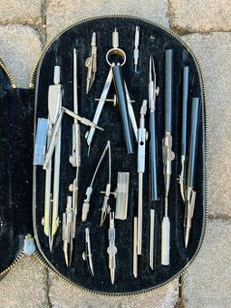 Sada retro kružítek