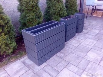 Vyvýšený květináč