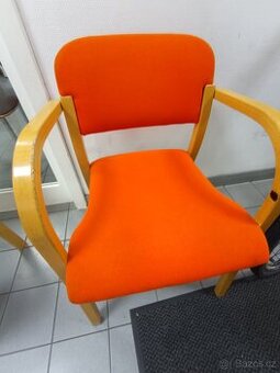 Dřevěné čalouněné židle