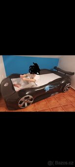 Dětská postel auto