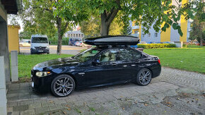 Střešní nosiče THULE WINGBAR černé pro BMW 5er F10 sedan