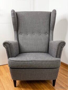 křeslo ušák IKEA Strandmon