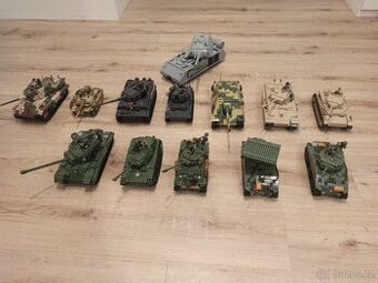 Sada 13 kusů stavebnic COBI lego tanky