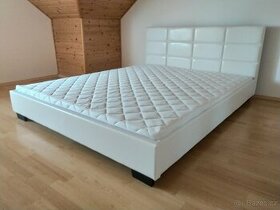 Moderní postel dvoulůžko z eco kůže včetně matrace a roštů