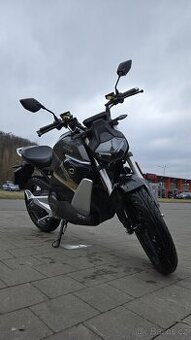 Super Soco / Vmoto Street Hunter