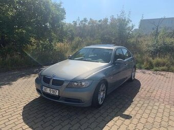 BMW E90 330i