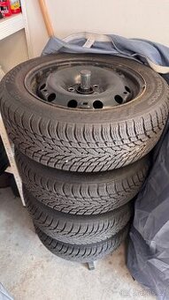 Nokian snowproof 185/60/15 s plechy na Fabia III