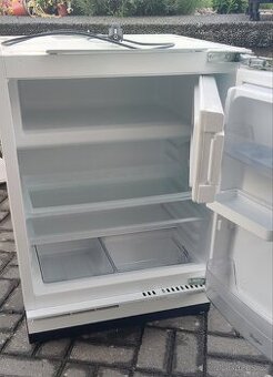 Vestavěná lednice s mrazákem