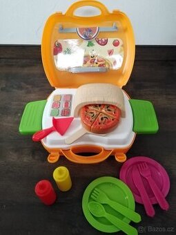 Pizza pec s doplňky