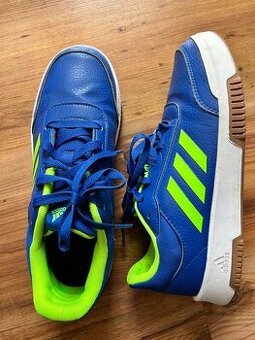 Adidas tenisky top