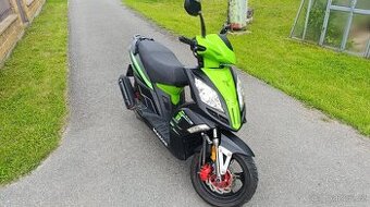 Skútr maxon 125