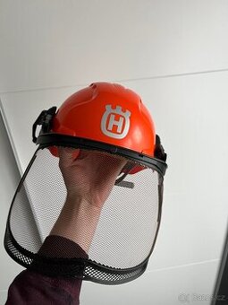 Lesnická helma Husqvarna - 1