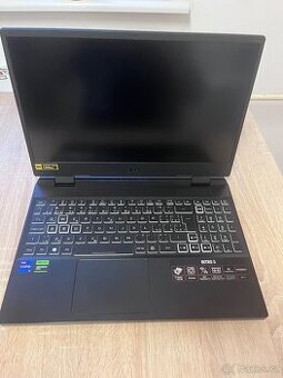 Herni notebook Acer Nitro 5 s RTX 4060 se zarukou u Datart