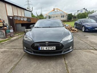 Tesla model S 85 free supercharger po repasu nizky najezd