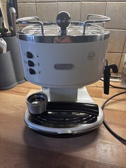 Pákový kávovar delonghi Icona bílý
