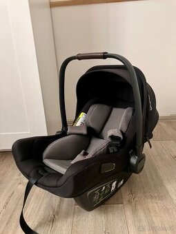 Autosedačka Nuna PIPA Next + otočná ISOFIX báze