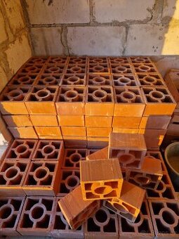 OKRASNÉ PLOTOVÉ CIHLY, (PLOTOVKY) / RETRO TVAROVKY (316 Ks)