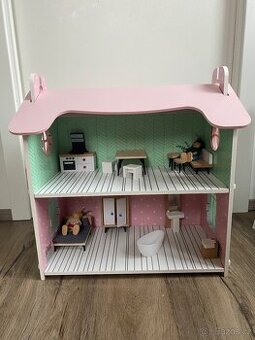 Dřevěný domeček pro panenky