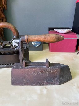 Starožitná žehlička