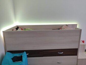 Zvýšená dětská postel