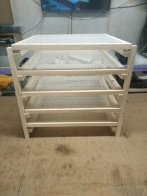 Dřevěný skládací sušák na byliny houby.