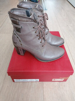 Boty světle-hnědé vel. 37 zn: Mustang