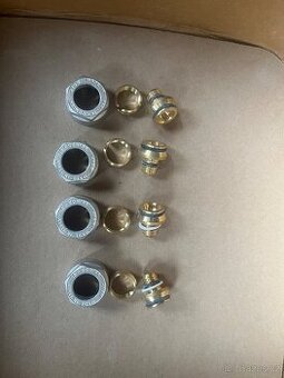 Švěrné šroubení pro vicevrstve trubky 16x2 x 3/4 COMISA