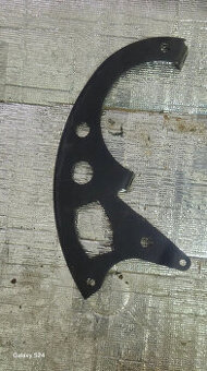 Škoda 1000mb držák výfuku nový