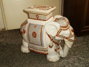 Krásný velký keramický slon - podstavec