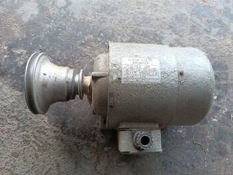 motor s řemenicí