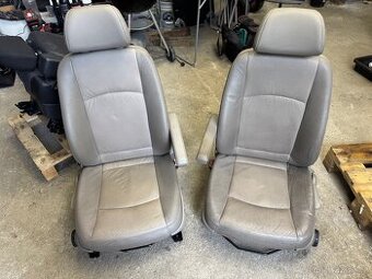 Přední sedadla Mercedes - Benz Viano/Vito W639