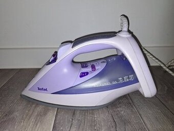 Napařovací žehlička TEFAL