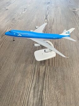 KLM Boeing 747 – realistický kovový model s podstavcem