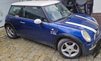 Hezky Mini Cooper 1.6 88kw model 2004. Kombinace modra bila