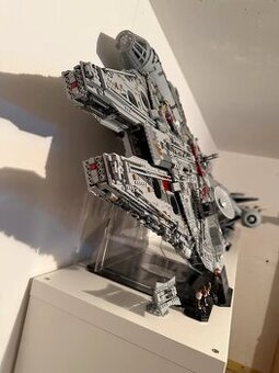 LEGO Star Wars 75192 - Millenium Falcon UCS