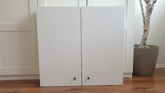 Závěsná skříňka IKEA