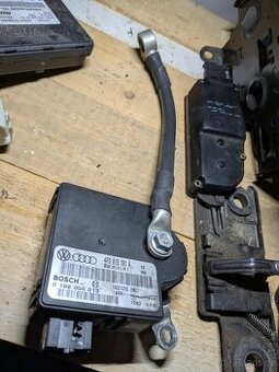 Audi A6 C6 modul hlídání baterky