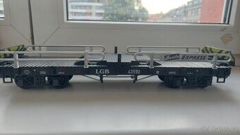LGB 43590 plošinový vagon na převoz automobilů - 1