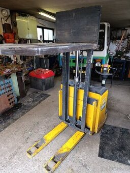 Prodám ručně vedený paletový vozík Komatsu