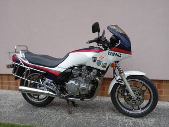 YAMAHA XJ 900
