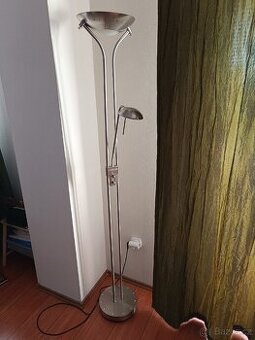 Stojící lampa