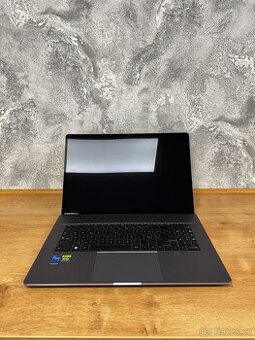 MSI Creator z17 hx studio, i7-13700HX