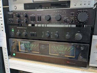 Proton dělený zesilovač