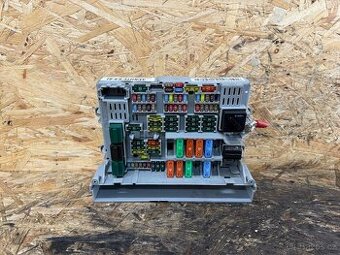 POJISTKOVÁ SKŘÍŇ BMW E90/91 6906624-06