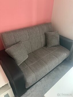 Malý elegantní gauč