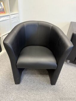 Černé elegantní křeslo